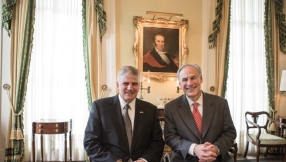 Texas governor responds to mockery by atheist troll: \'I\'ve won races that people with legs could never run\'