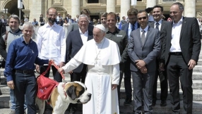 Pope Francis meets famous \'saint\' with 4 legs â a Saint Bernard from a breed credited with saving people\'s lives