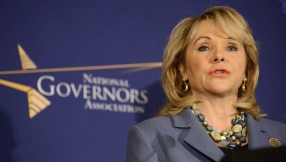 Oklahoma governor vetoes bill that would make performing an abortion a felony, says it won\'t withstand legal challenge