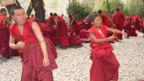 What showing God\'s love can do: 200,000 Tibetans, including 62 Buddhist monks, decide to follow Jesus