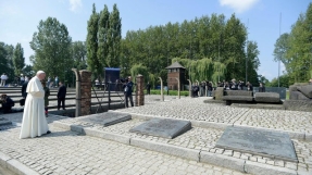 Pope in silent tribute at Auschwitz