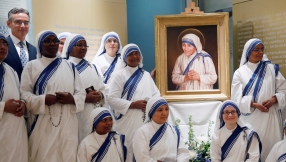 Couple spends honeymoon helping Mother Teresa\'s nuns