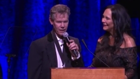 Randy Travis Still Can\'t Speak In Sentences After Near-Fatal Stroke, But Manages To Sing \'Amazing Grace\' At Country Music Hall Of Fame Induction