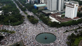 Tens Of Thousands Of Muslim Hardliners Demand Jail For Christian Governor In Jakarta